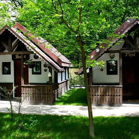 Holiday park Cornul Vanatorului Bungalows 2*