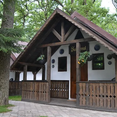 Holiday park Cornul Vanatorului Bungalows 2*